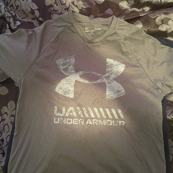 under armour shirts - Picture 2 of 3